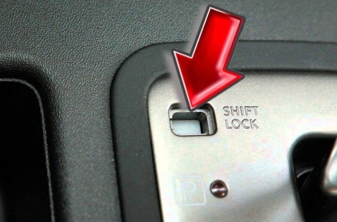Nhiều người có lẽ chưa biết chức năng của nút Shift Lock trên xe số tự động