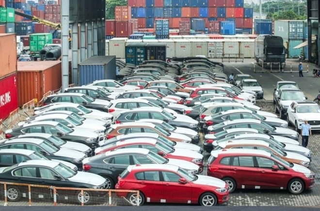 Ô tô nhập khẩu bất ngờ tăng mạnh dù nhu cầu trong nước đang “lao dốc” vì Covid-19