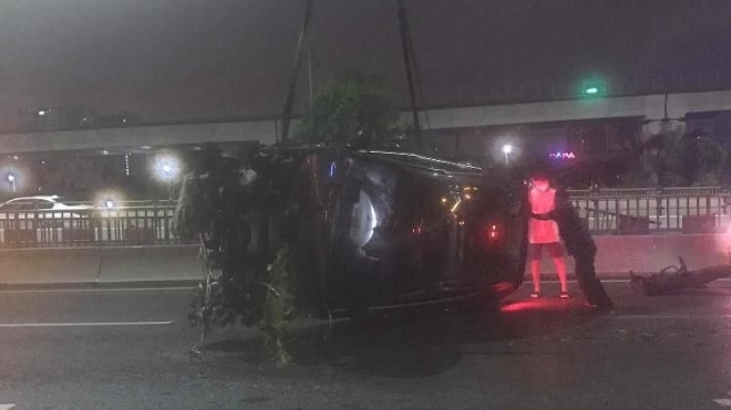 Porsche Panamera gặp nạn tại cầu Sài Gòn