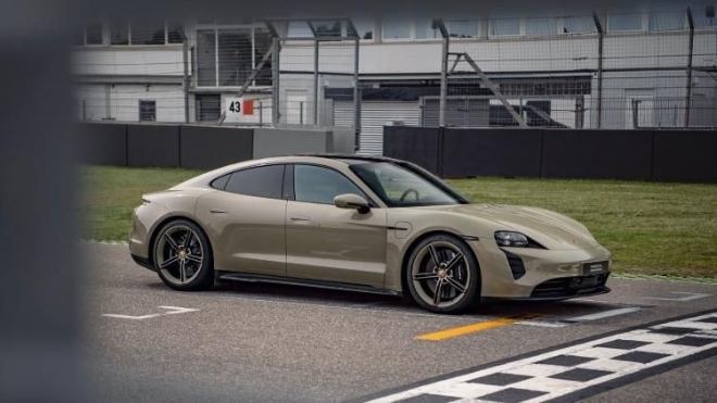 Porsche ra mắt Taycan GTS phiên bản đặc biệt kỷ niệm 90 năm ra đời của đường đua Hockenheimring