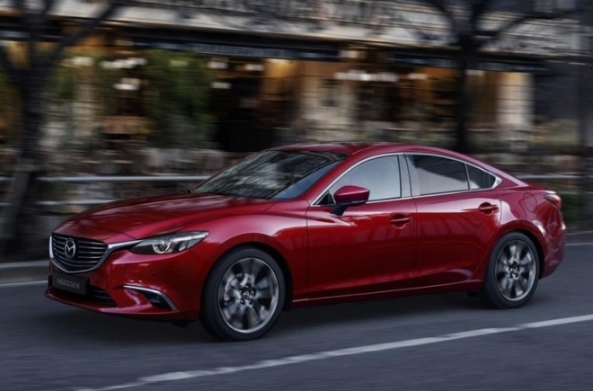 So sánh Mazda 6 2.0 và 2.5: Chọn bản thấp nhất hay cao nhất?