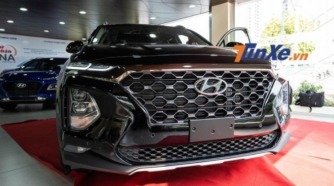 Soi kỹ Hyundai Santa Fe 2019 bản máy dầu đặc biệt được trưng bày tại đại lý
