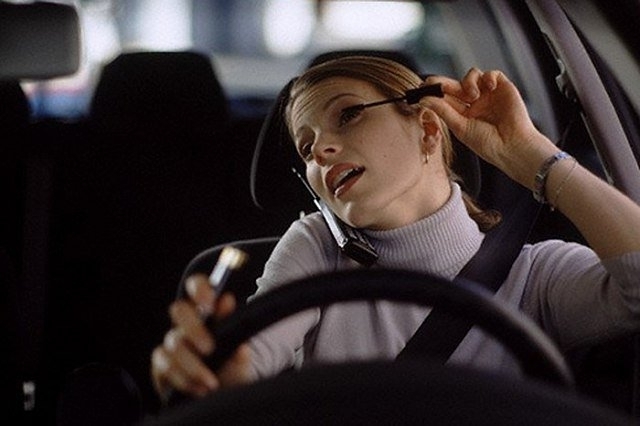 Thói quen xấu khi lái xe của phụ nữ dễ gây ra tai nạn