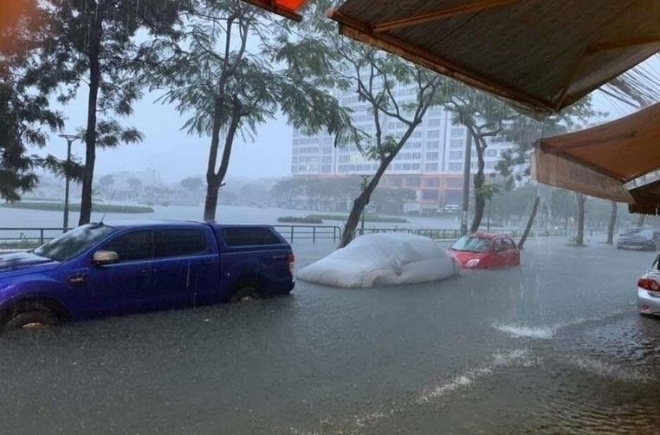 Thủ tục hưởng bảo hiểm ô tô bị ngập nước do mưa lũ
