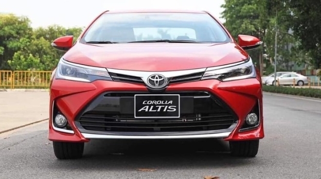 Toyota Corolla Altis lại giảm giá sâu tại các đại lý, giá bán thực tế chỉ từ 688 triệu đồng