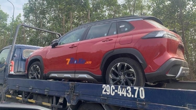 Toyota Corolla Cross GR Sport 2022 bất ngờ xuất hiện tại Việt Nam, ngày ra mắt có lẽ không còn xa